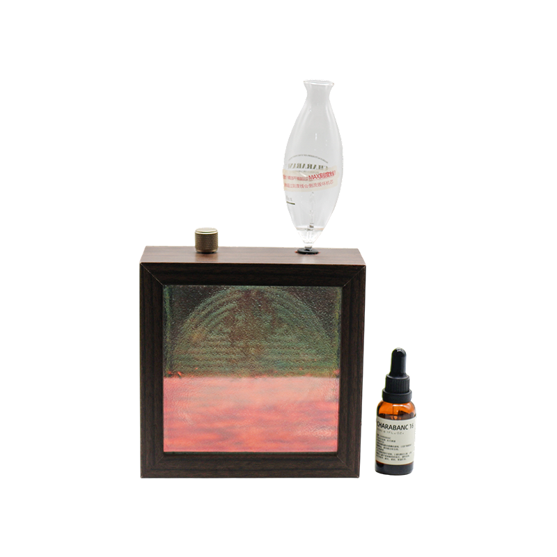 Dunkle Massivholzrahmenoberseite, Flasche mit ätherischen Ölen, Langlebigkeitsmuster, Aromatherapielampe – Langlebigkeitsmuster